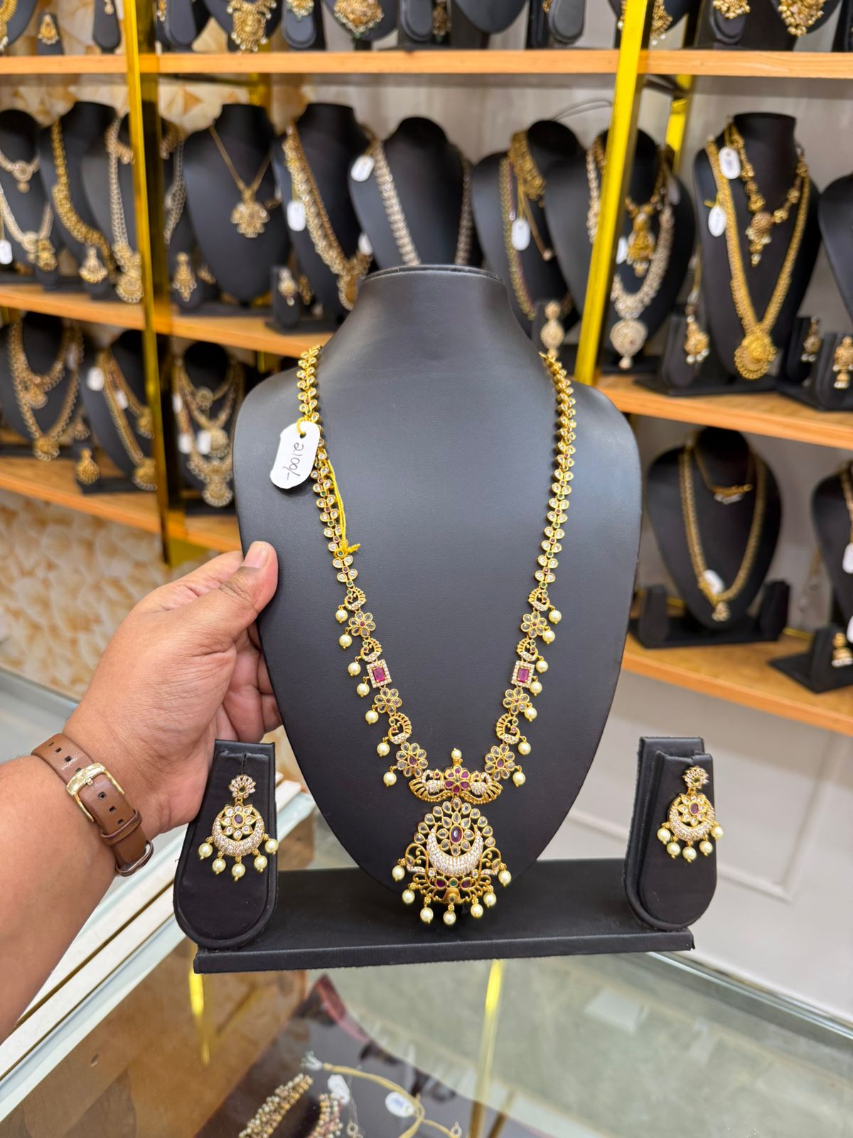 White stone with ruby pearls haram