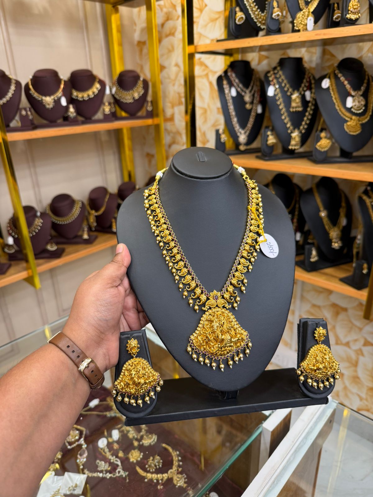 Stunning gold replica haram