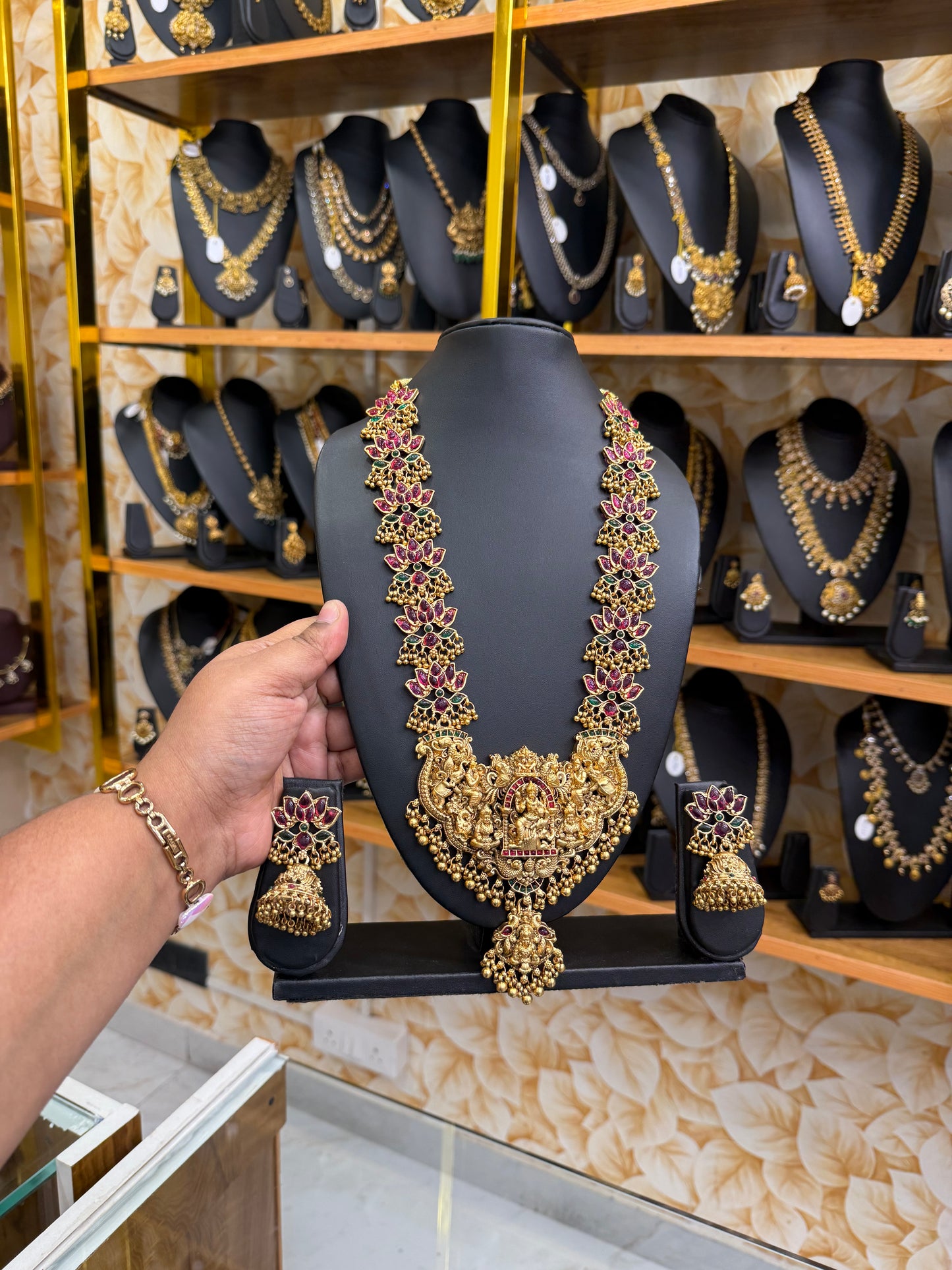 Trendy lotus kemp haram