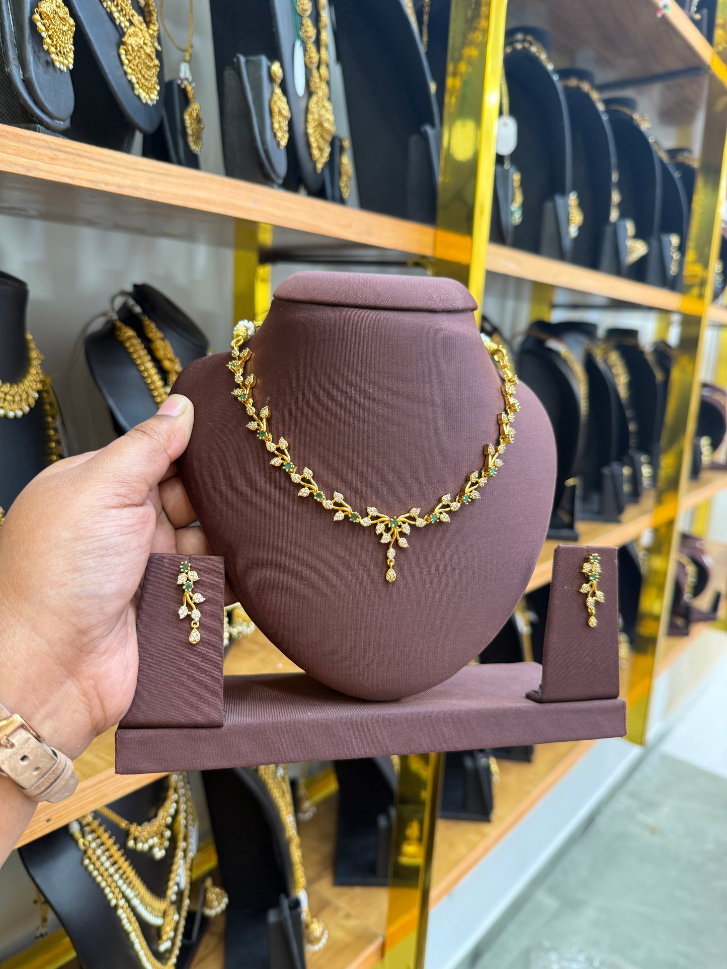 Emerald stone leaf necklace