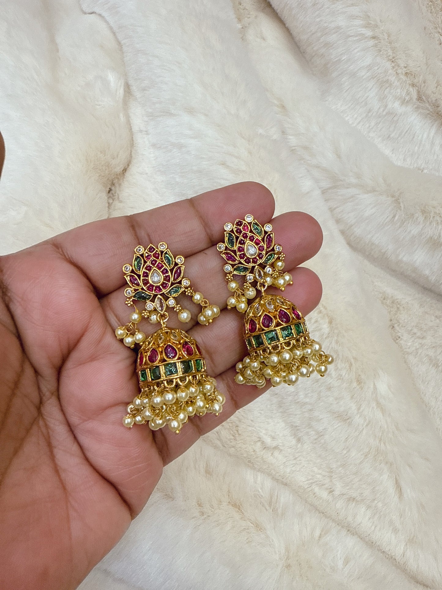 Kemp stone lotus with pearls jumka