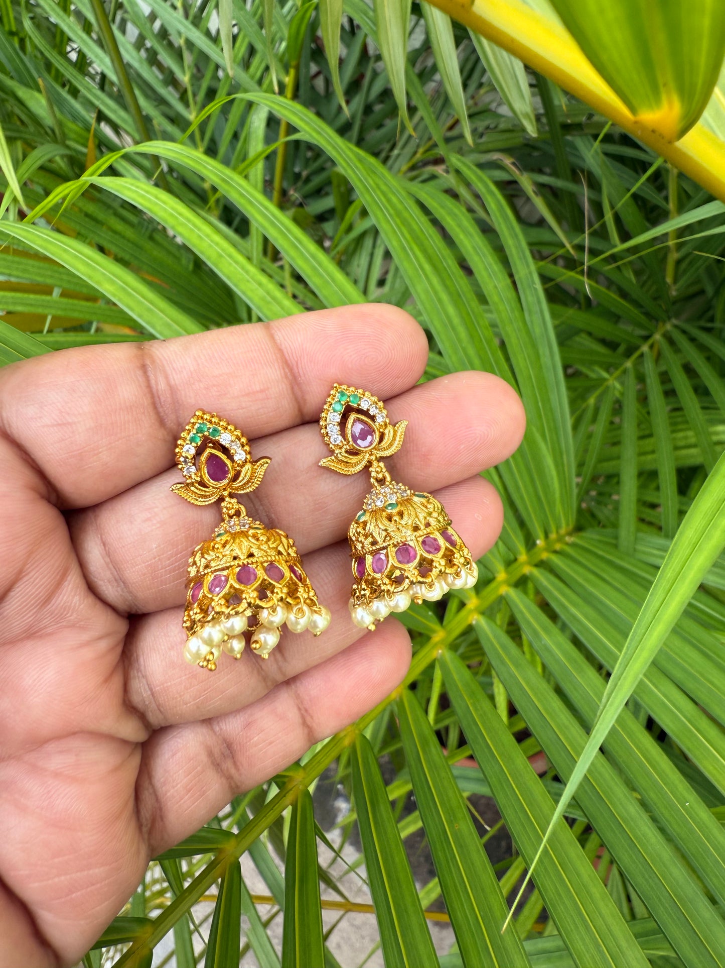 Leaf type with thilagam jumka