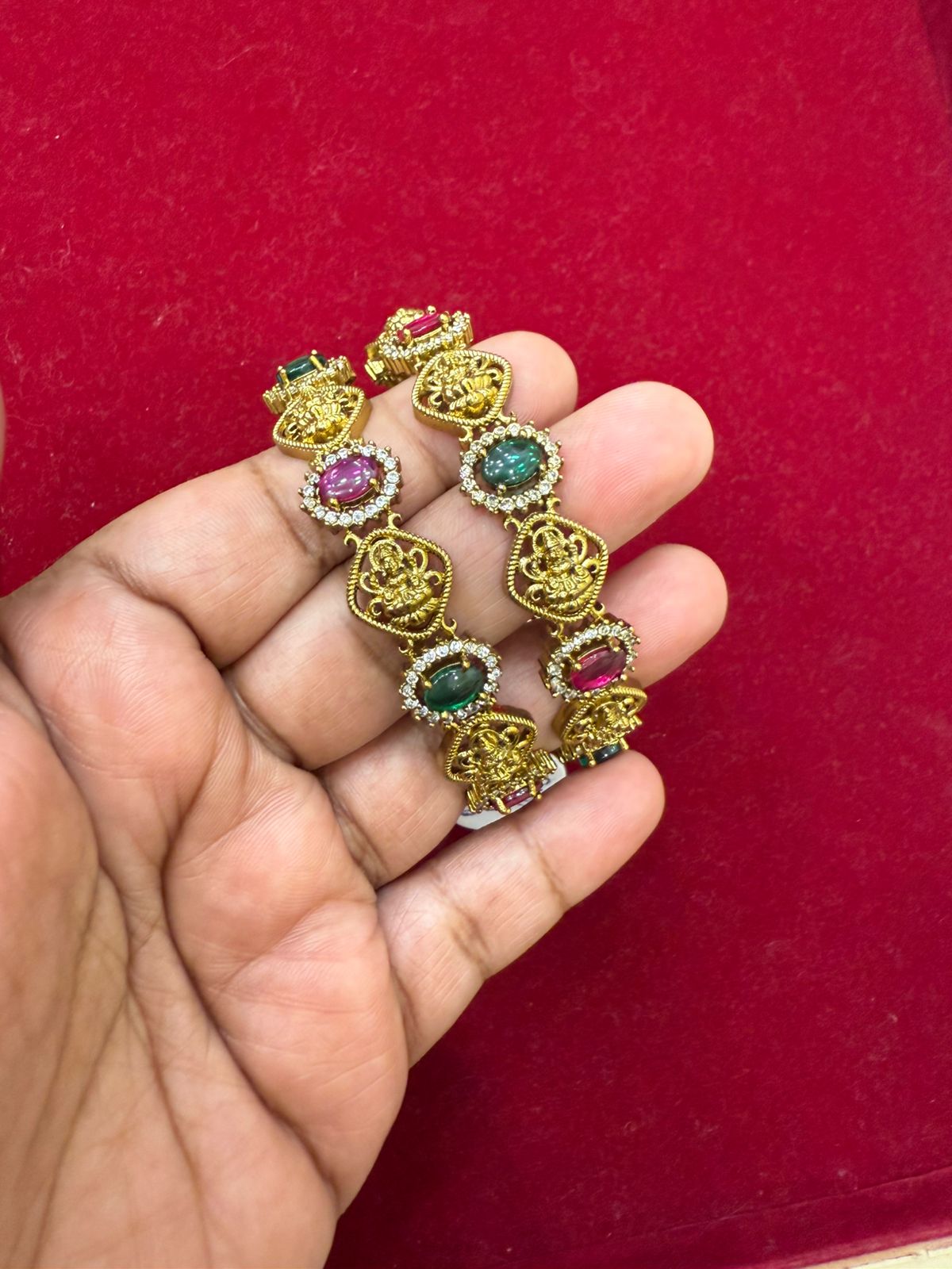 Lakshumi Red & Green Stone Model