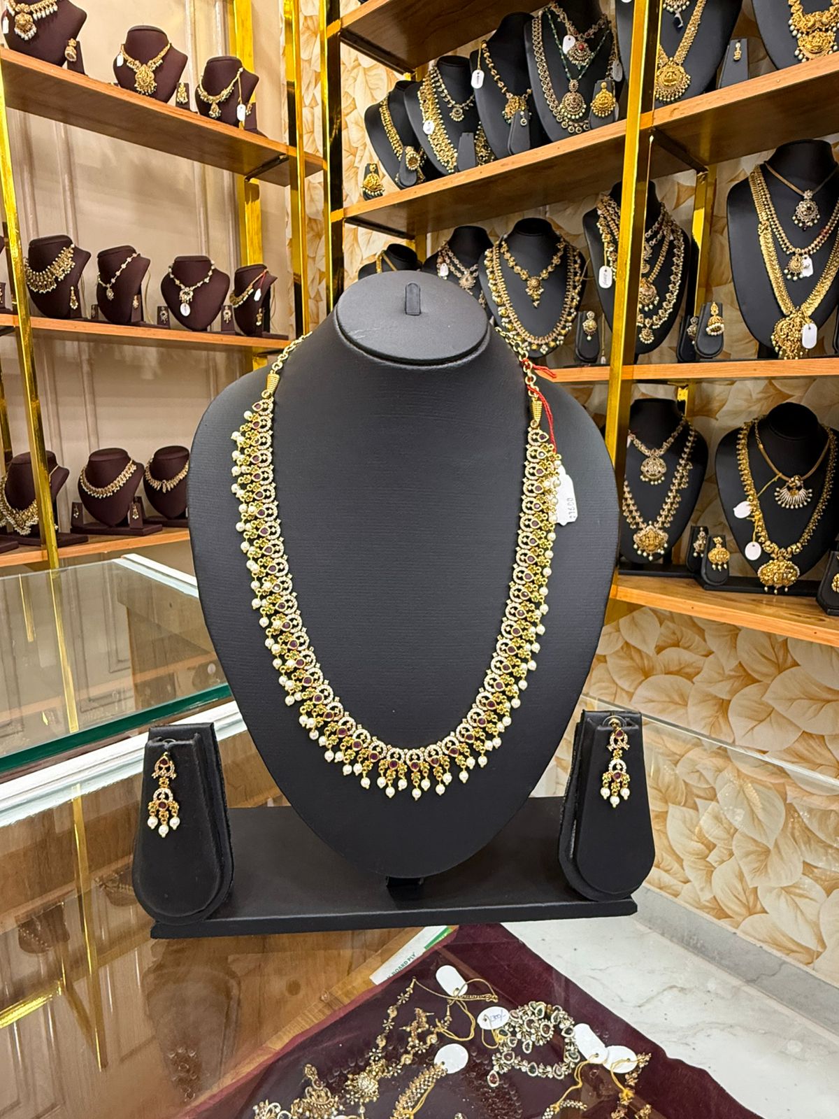 Stones with pearl haram