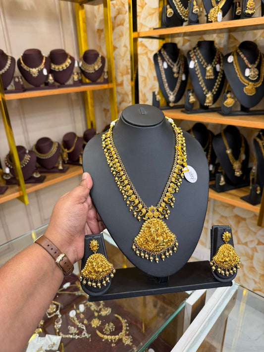 Stunning gold replica haram