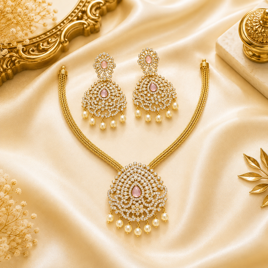Luxurious gold and diamond jewelry set