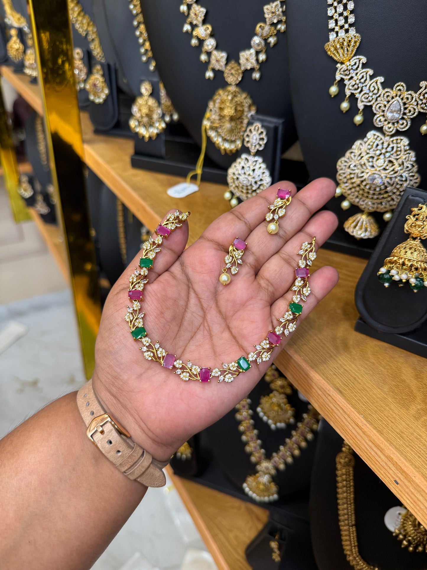 Dark multicolour stone necklace