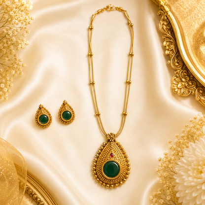 Emerald Radiance Pendant Chain