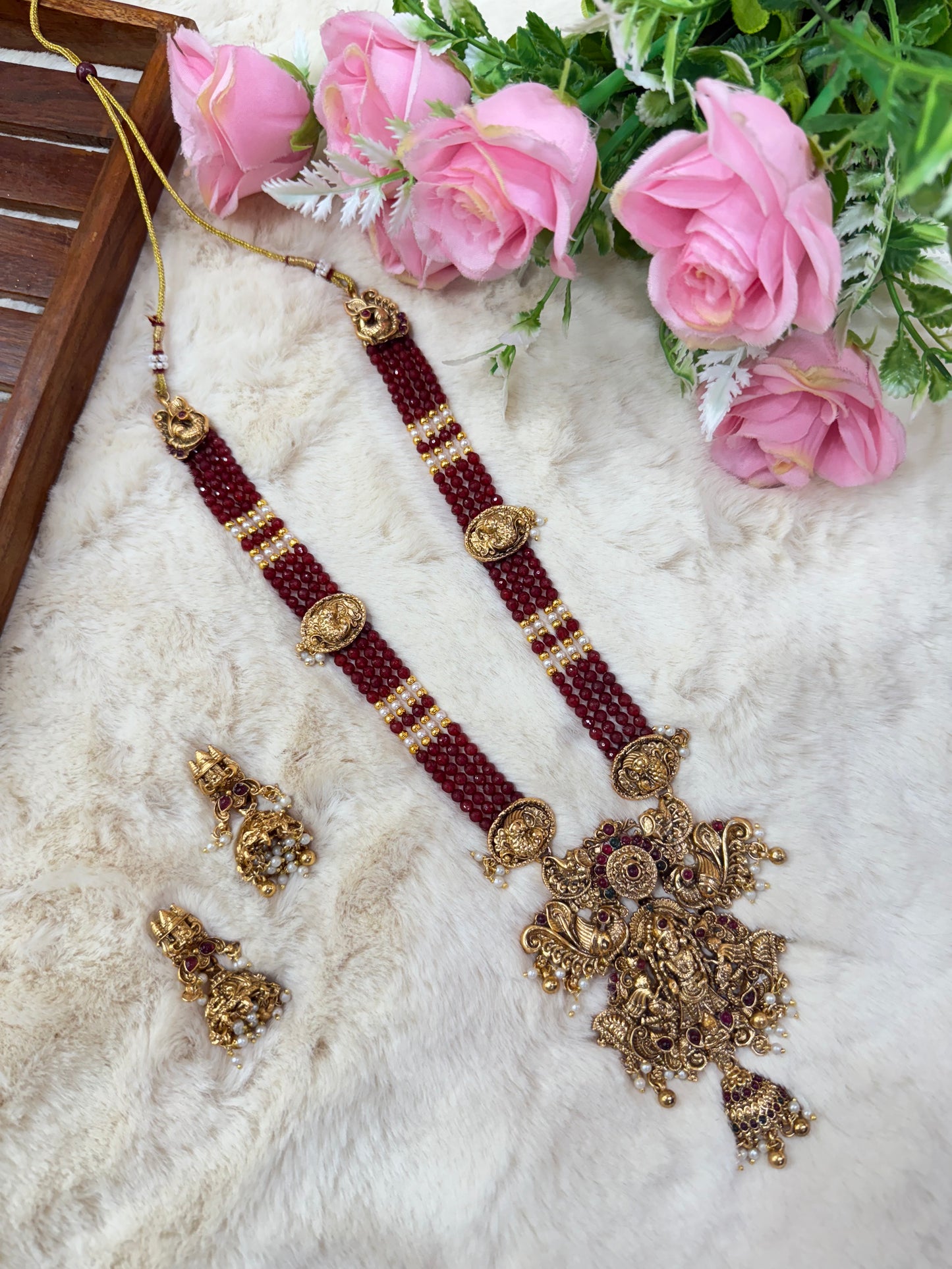 Gorgeous peacock red beads haram