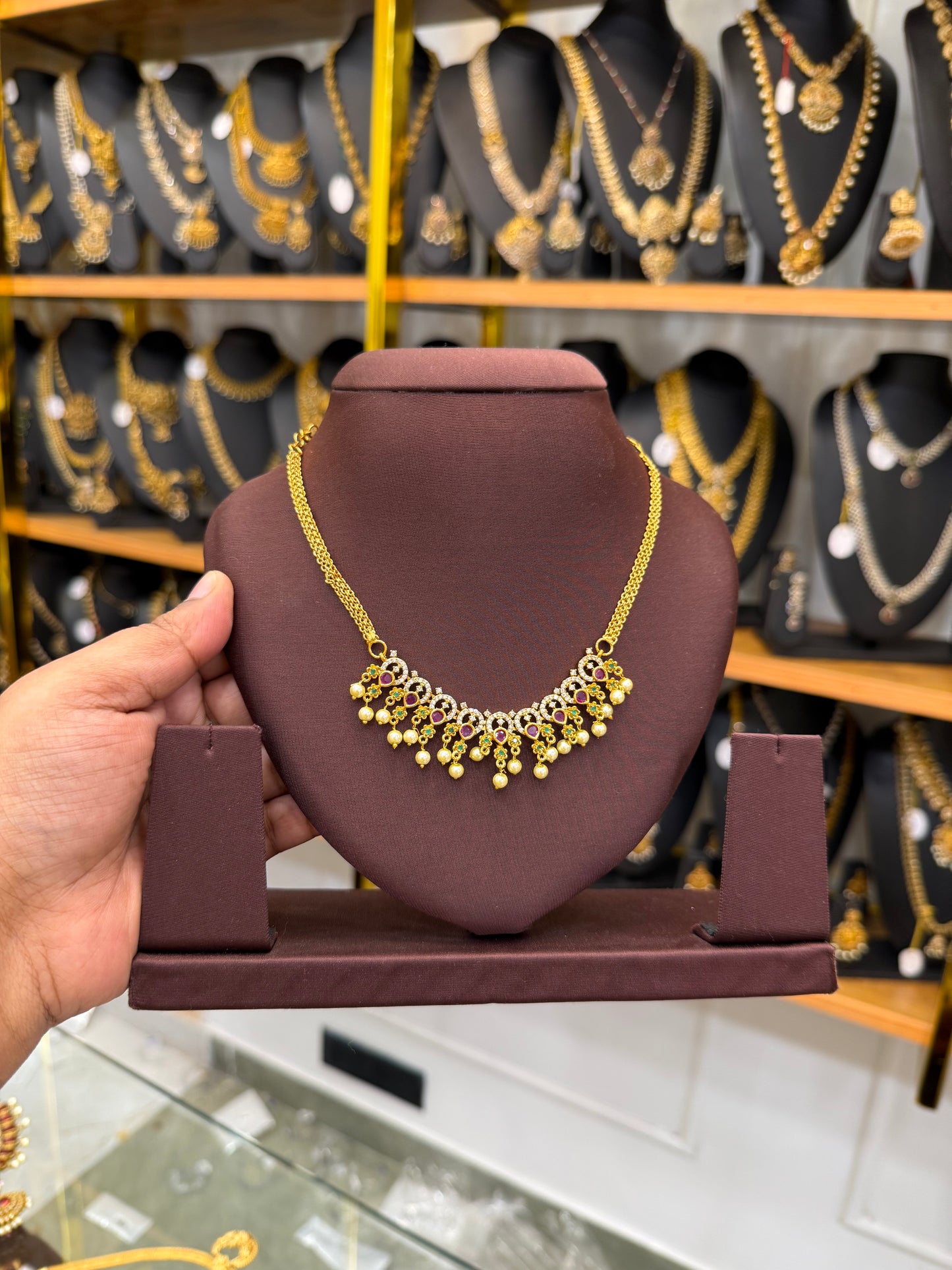 Elegant stone with pearls necklace