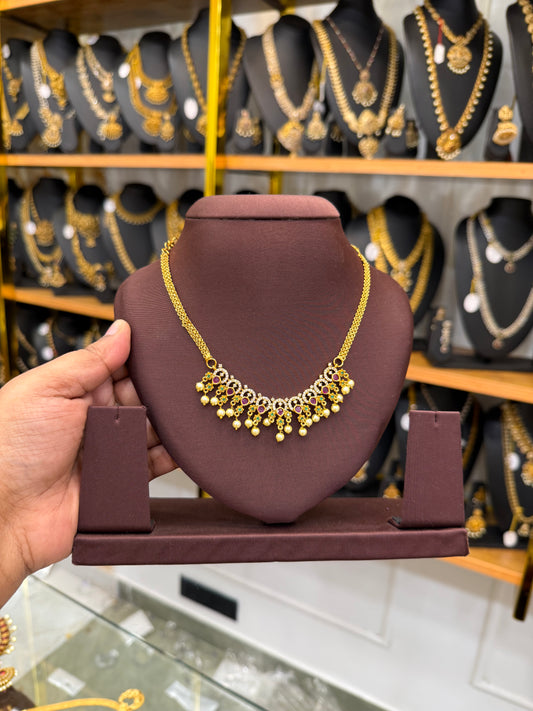 Elegant stone with pearls necklace