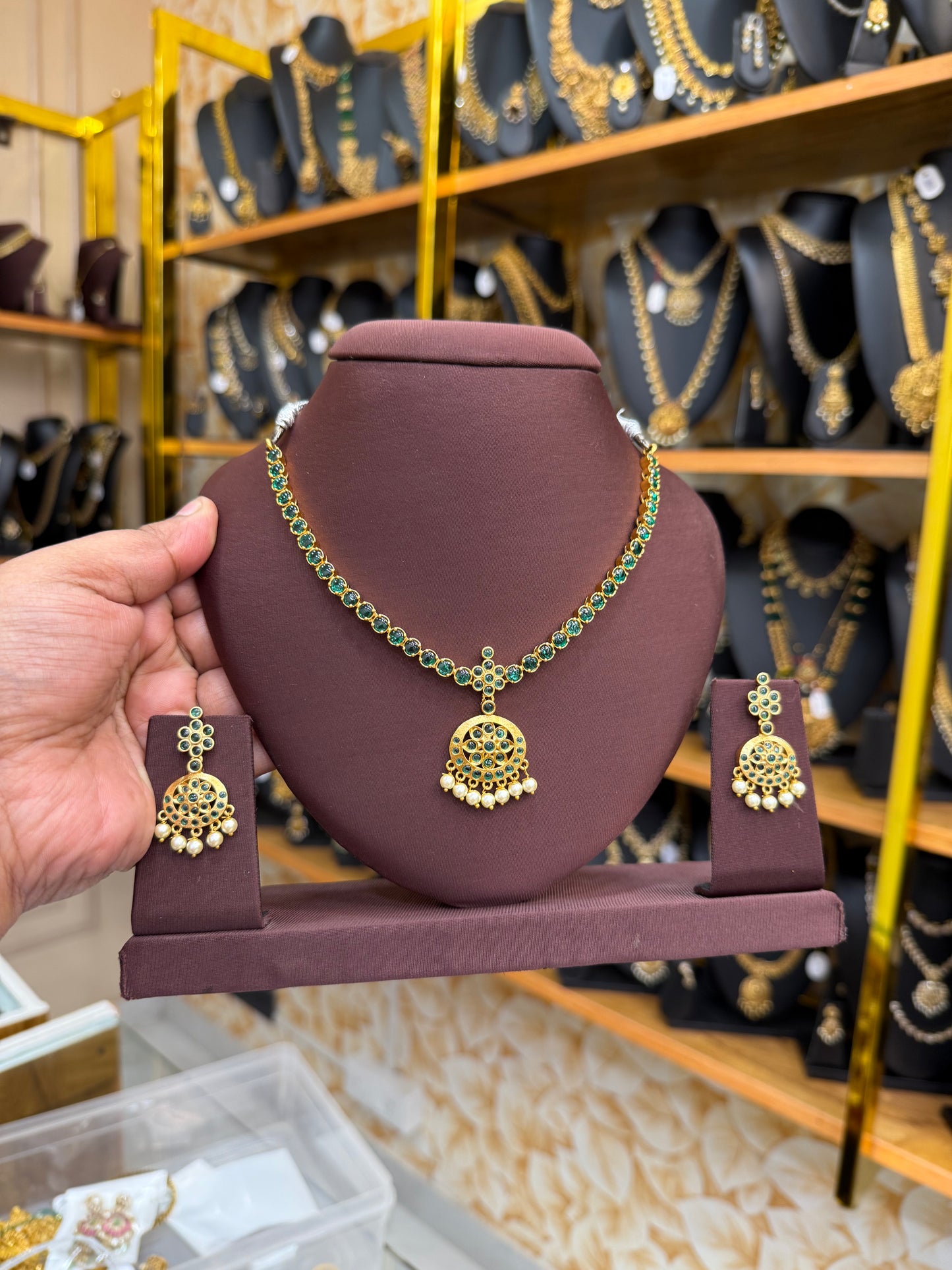 Emerald stone attigai model