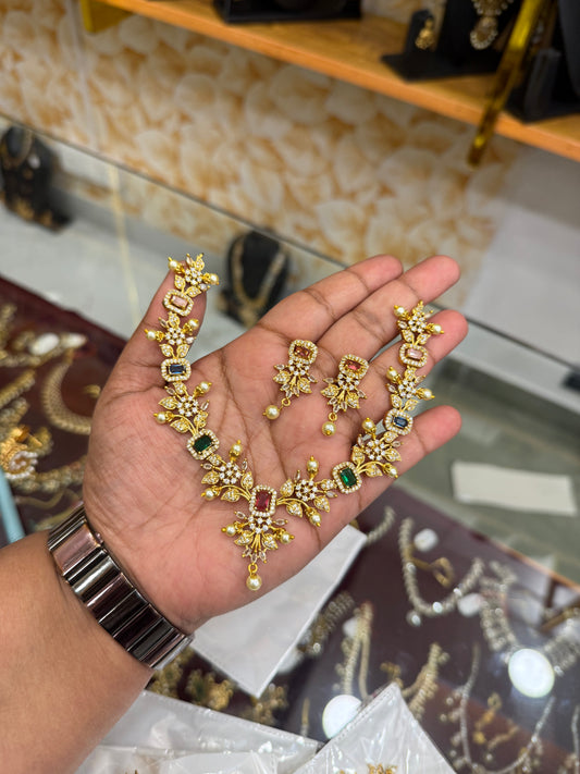 Floral multicolour stone necklace