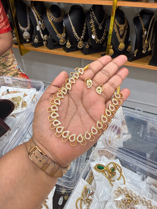 Thilagam Shape white stone necklace