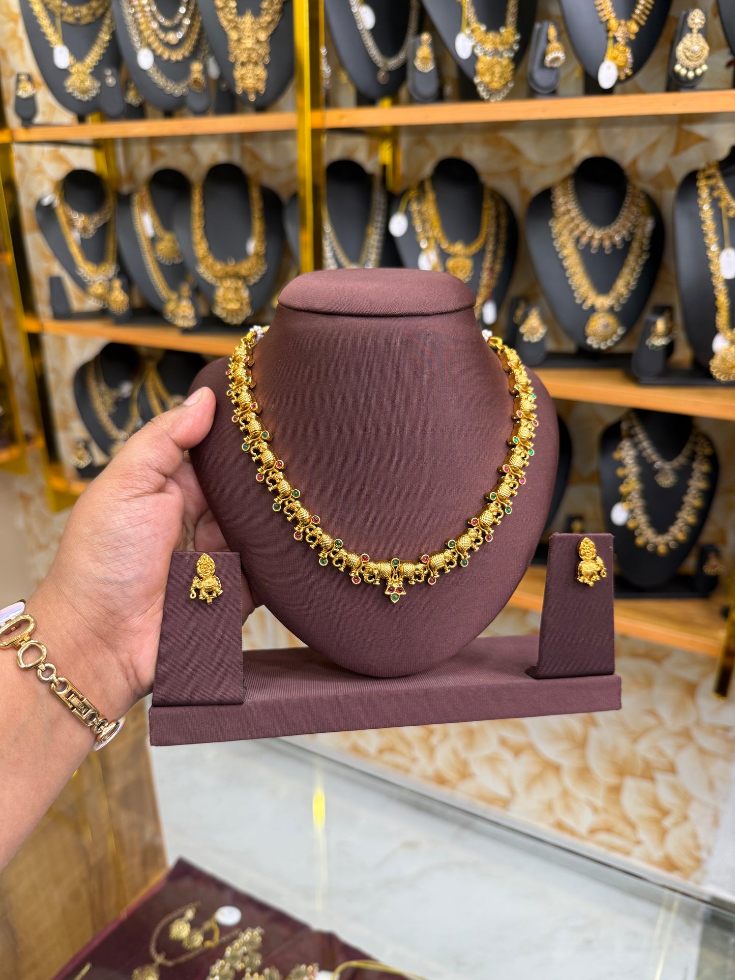 Elephant multicolour stone necklace