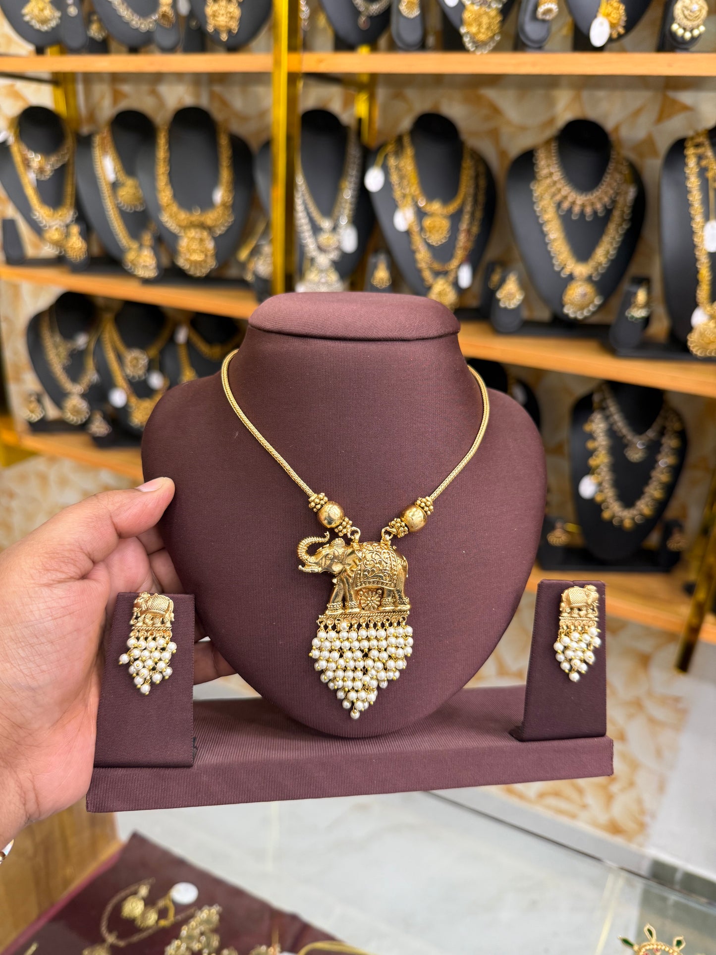 Pearls elephant necklace