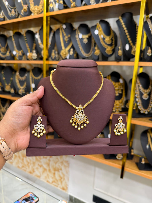 Stunning AD stone white necklace