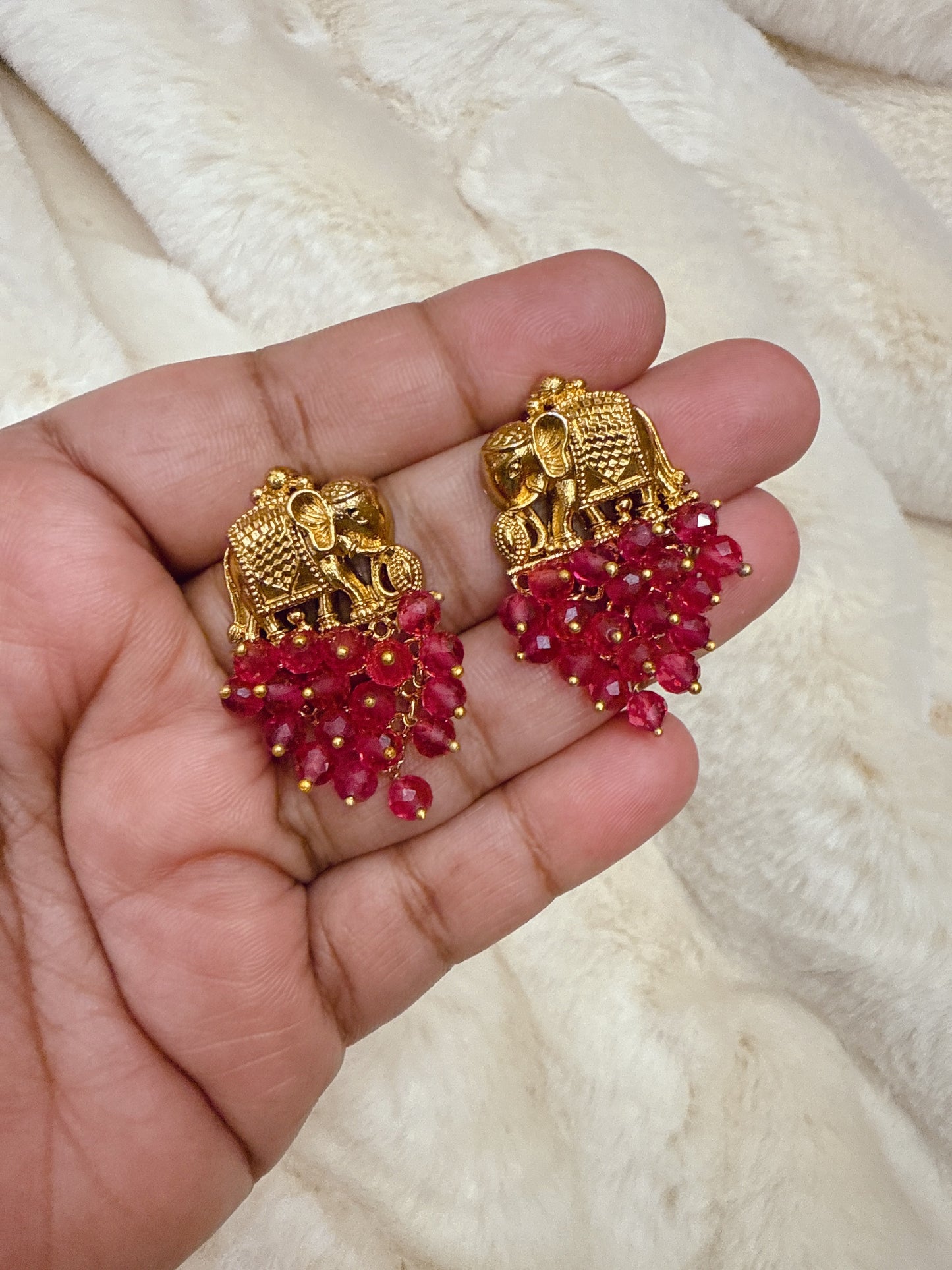 Red pearls elephant stud