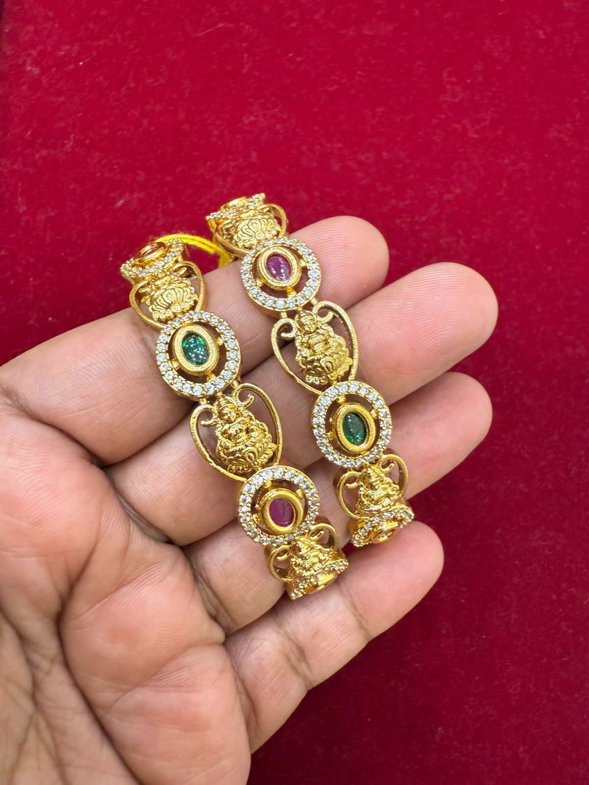 Rounded Stone Filled Design