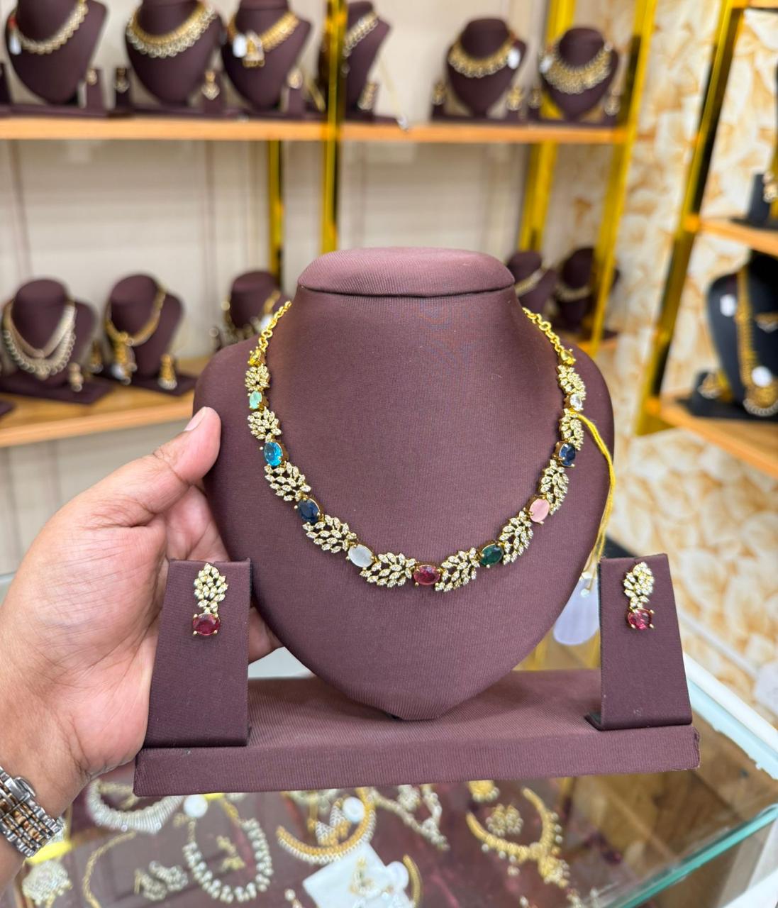 Multicolor leaf model necklace