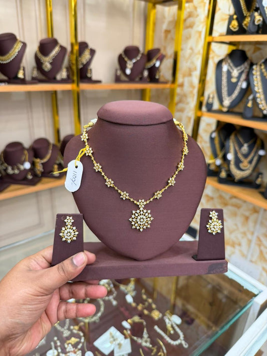 Stone star necklace